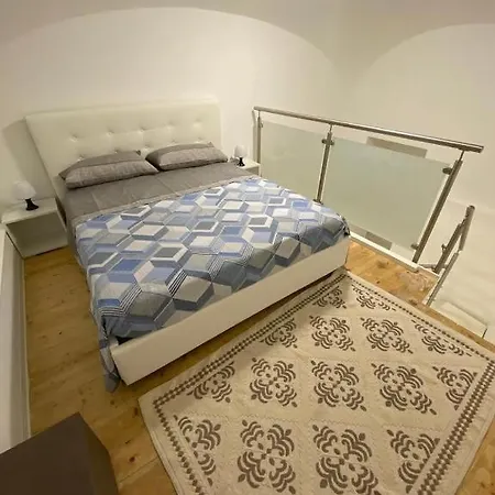 Donna Cuncetta Soppalco Gasthuis *