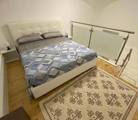 Donna Cuncetta Soppalco Gasthuis *